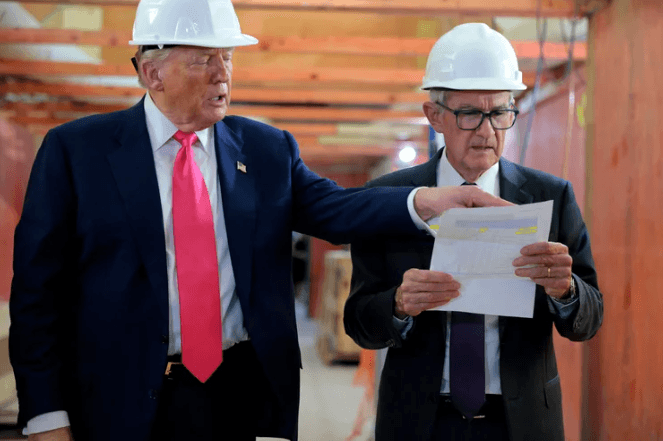 Donald Trump e Jerome Powell: apuração envolve a reforma bilionária da sede do Fed | Chip Somodevilla/Getty Images