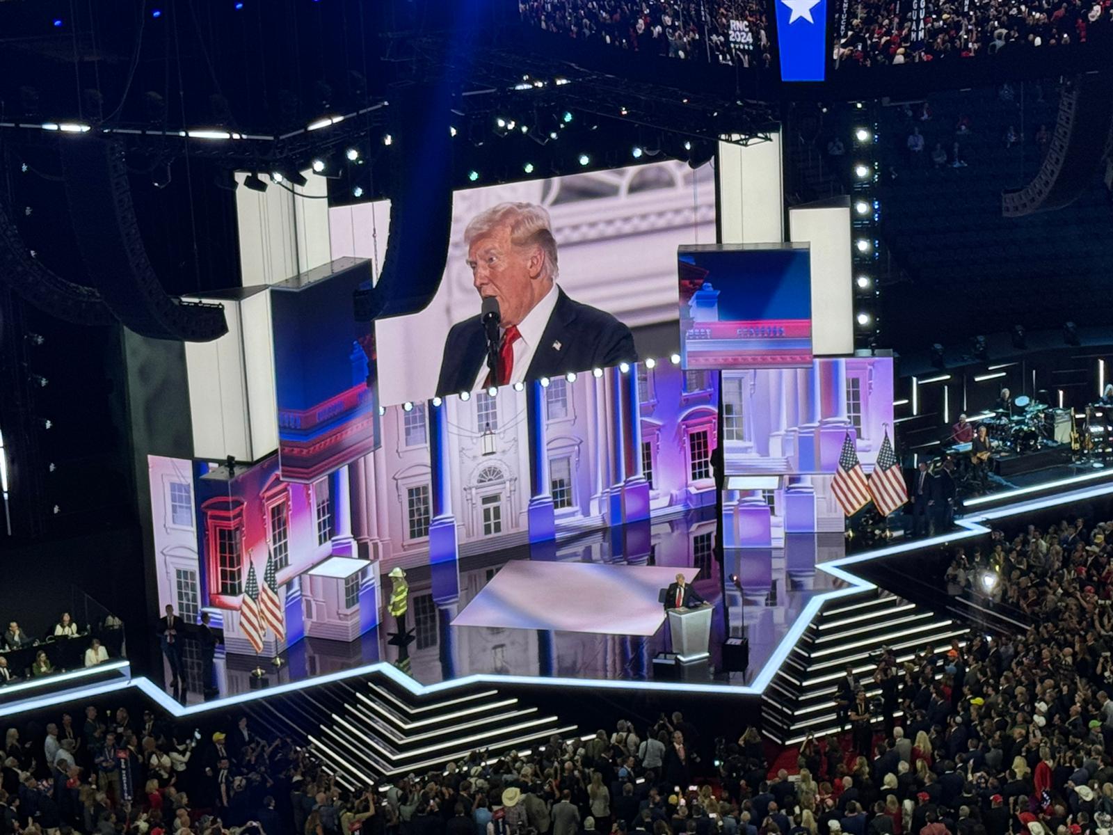 No 1º discurso após o atentado, Trump adota tom moderado e pede que "discórdia" e "divisão" sejam curadas No 1º discurso após o atentado, Trump adota tom moderado e pede que "discórdia" e "divisão" sejam curadas