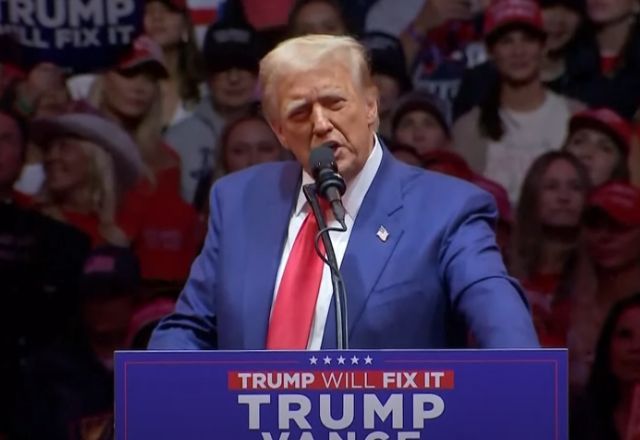 Donald Trump, que já foi presidente, tenta retornar à Casa Branca | SBT