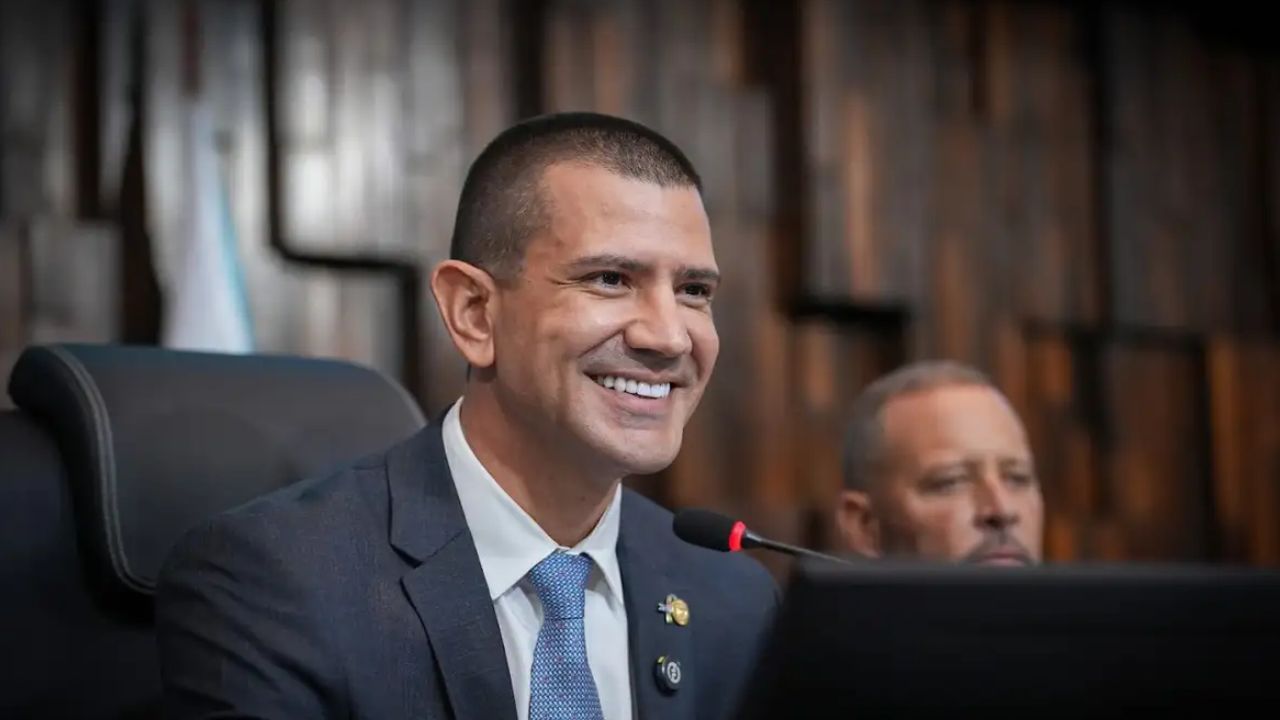 Justiça reconta votos no RJ e oficializa vitória de Ruas