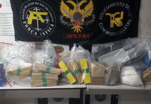Polícia encontrou maconha, cocaína e crack na casa do suspeito | Divulgação/PMSP