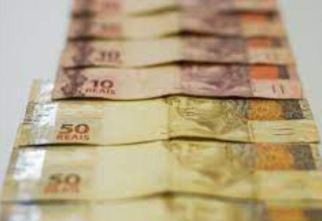 Crescimento da economia surpreende e leva a revisões das contas para o ano Crescimento da economia surpreende e leva a revisões das contas para o ano