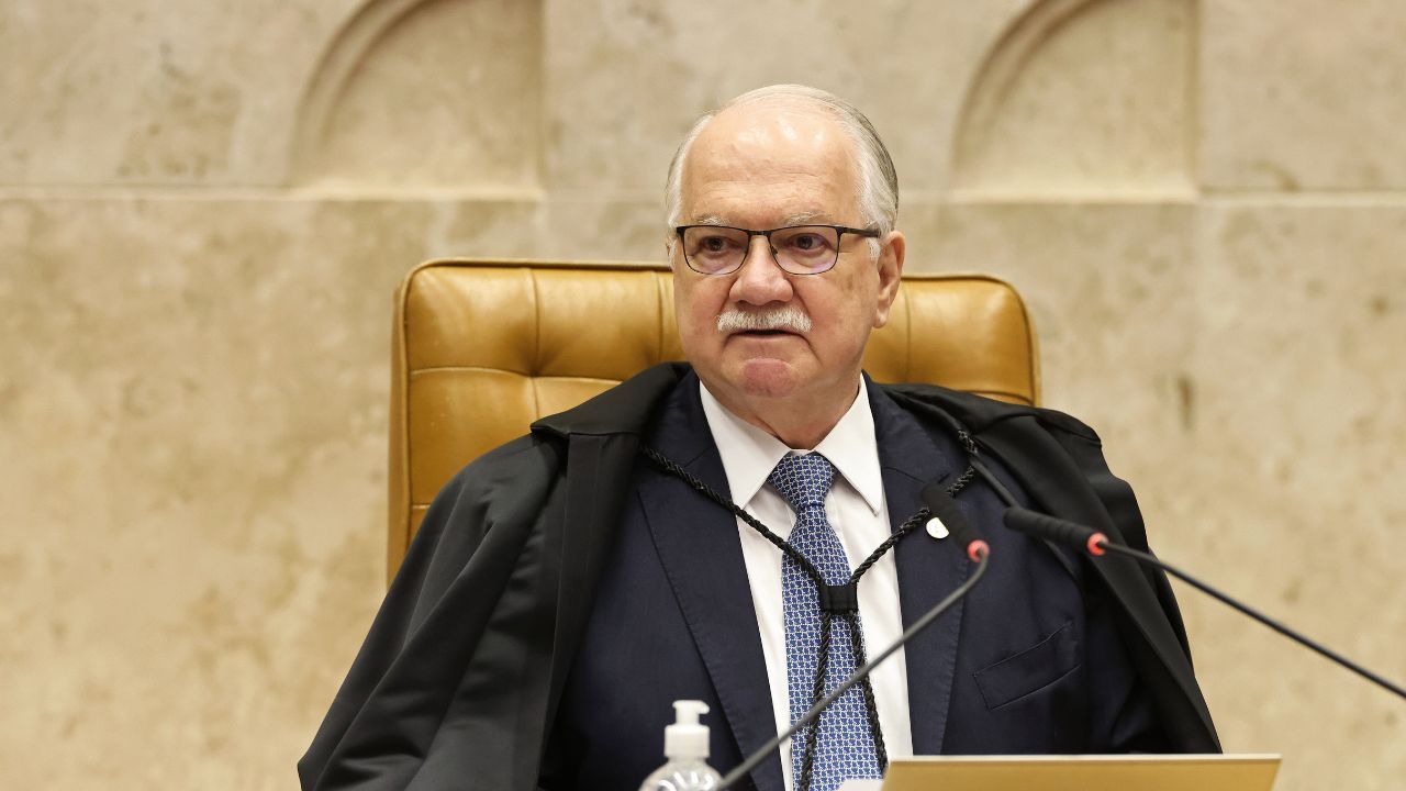 Fachin vota para manter separados casos de Moraes e Mendonça Fachin vota para manter separados casos de Moraes e Mendonça
