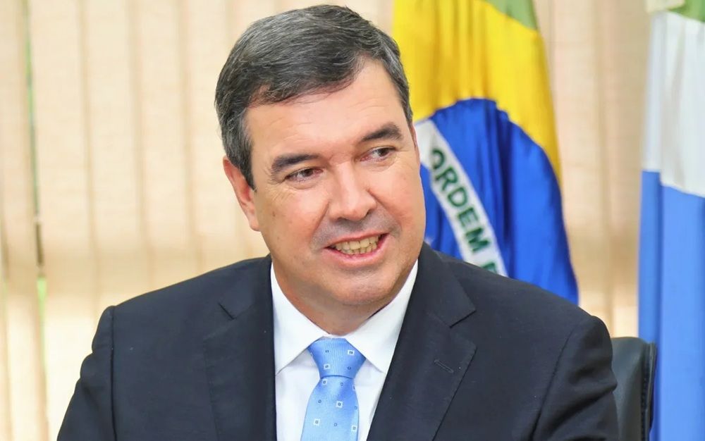 Eduardo Riedel é reeleito governador do Mato Grosso do Sul