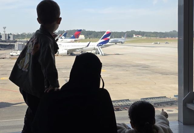 Egípcia grávida e filhos são autorizados a entrar no Brasil após mais de 30 dias em aeroporto