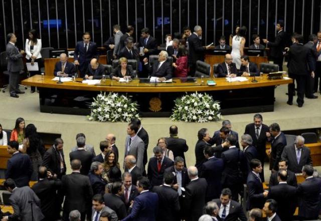 Eleições 2022: perfil das candidaturas é branco e masculino