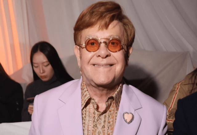 Elton John relata que perdeu a visão e tem dificuldade para enxergar seu novo musical