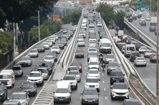 Em 2026, a taxa de licenciamento é de R$ 174,08 | Paulo Pinto/Agência Brasil