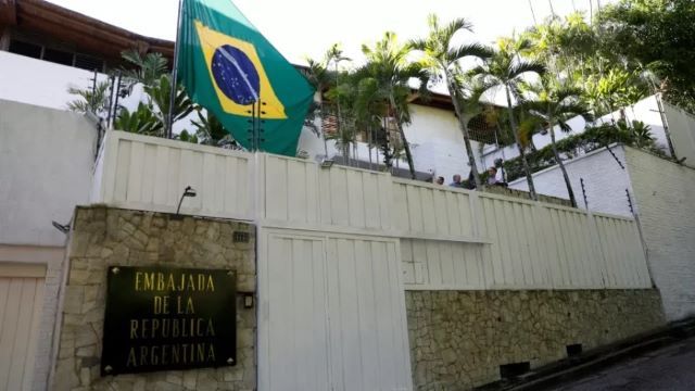 Argentina denuncia novo cerco de Maduro à embaixada do país em Caracas