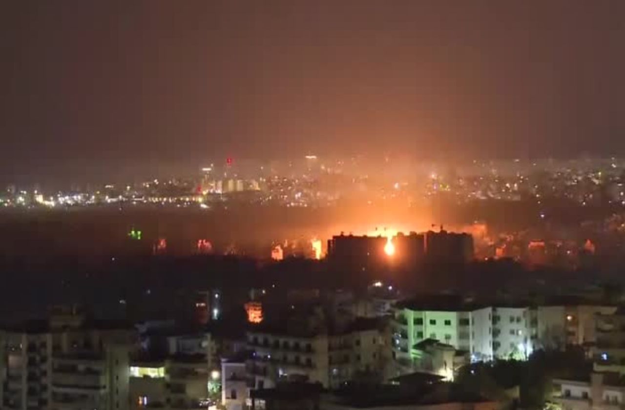 As investidas provocaram incêndios nas proximidades do complexo diplomático | Reuters