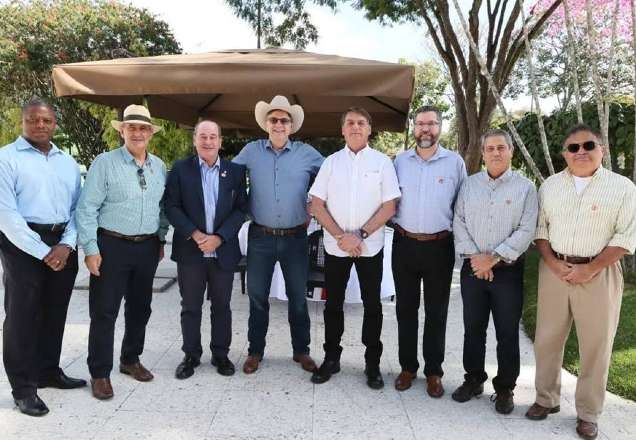 Embaixador dos EUA que almoçou com Bolsonaro testa negativo para a Covid-19 Embaixador dos EUA que almoçou com Bolsonaro testa negativo para a Covid-19