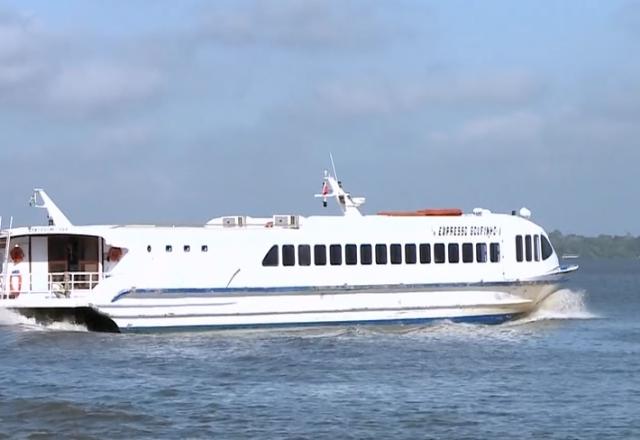 Embarcação em rio do Pará