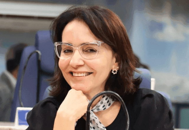 Emília Corrêa | Redes Sociais