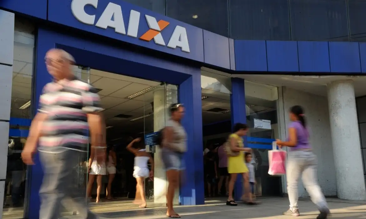 Empregados da Caixa iniciam greve nesta quinta (10). | Tânia Rêgo/Agência Brasil