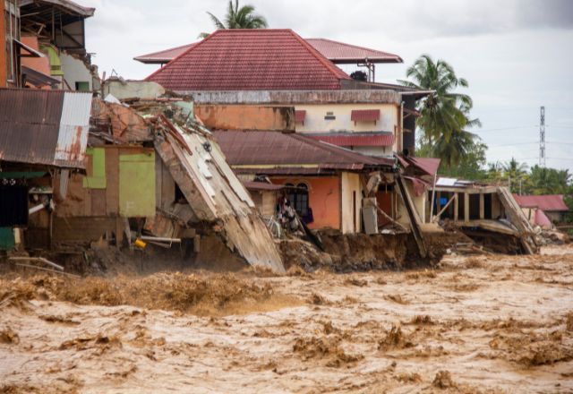 Enchente em Padang, na Indonésia | Reuters/Stringer