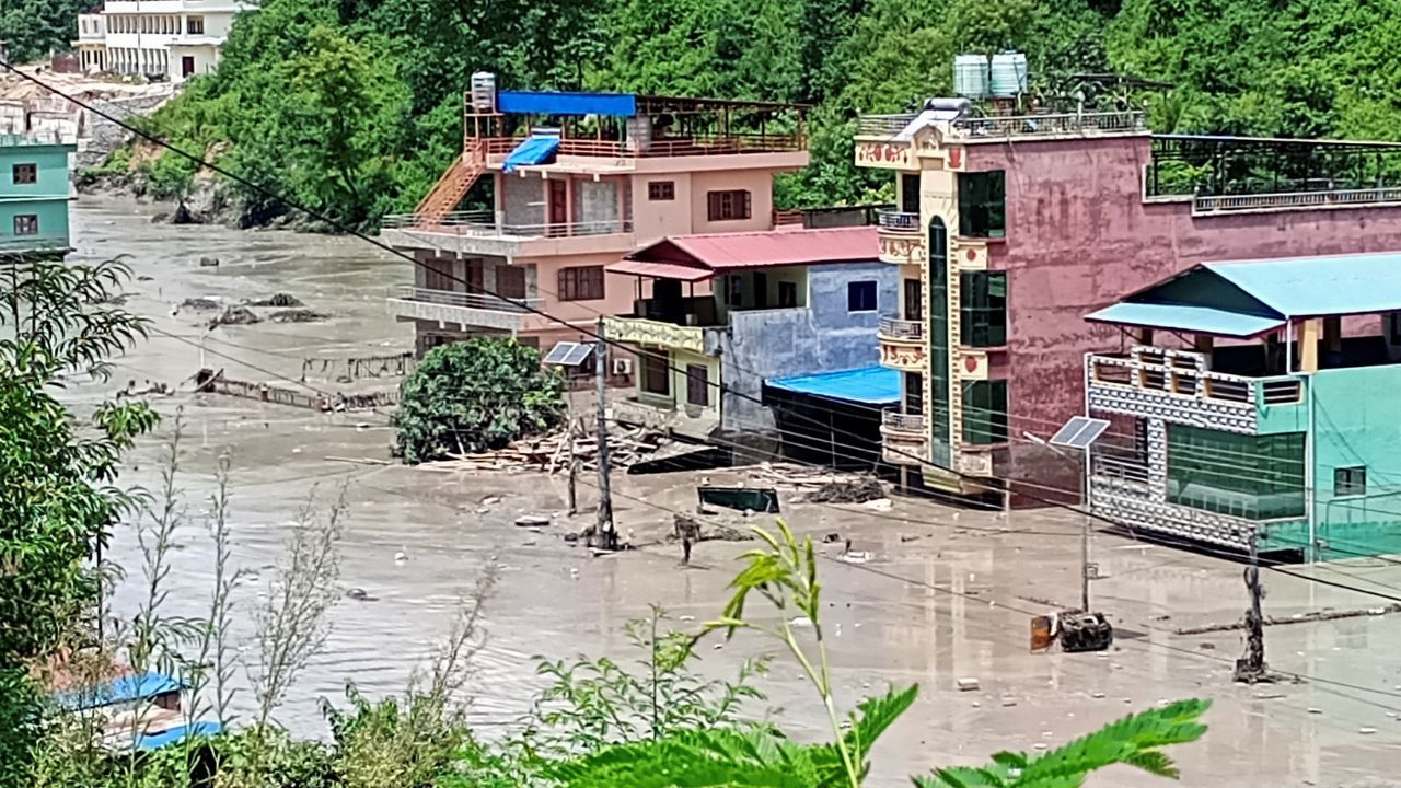 Imagem da notícia: Lago no Nepal pode romper e provocar novo desastre; entenda Imagem da notícia: Lago no Nepal pode romper e provocar novo desastre; entenda