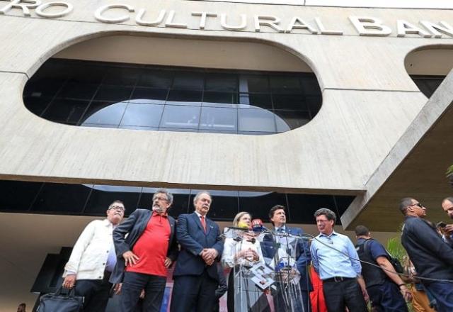 Equipe de transição do Governo Lula se reúne no CCBB em Brasília
