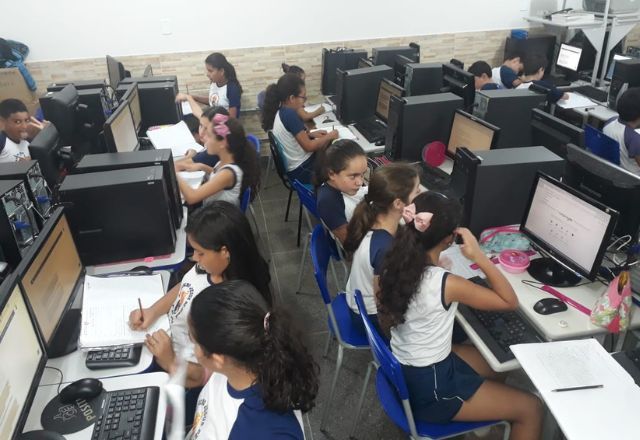 Escolas estão mais conectadas à internet e tem mais equipamentos | Secretaria de Educação de Minas Gerais