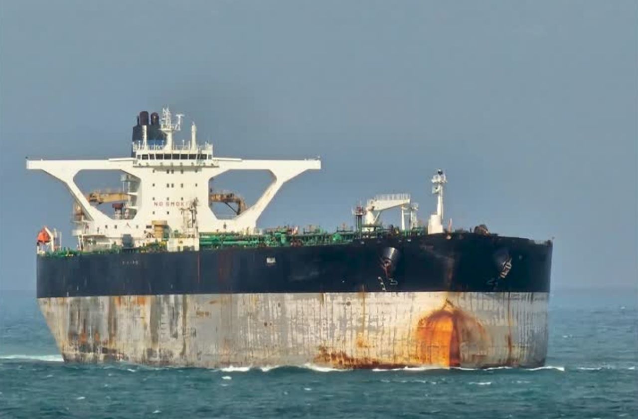 Rússia envia submarino para escoltar petroleiro perseguido pelos EUA, diz jornal