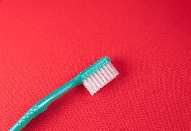 Escova de dentes pode ser moradia de vírus | Freepik