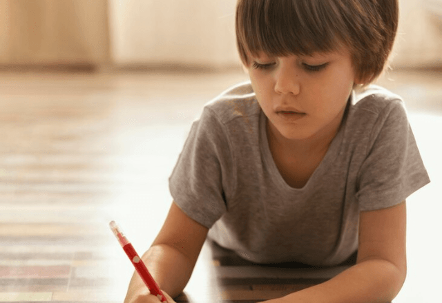 Escreve à mão pode ser melhor para o aprendizado, diz estudo | Freepik