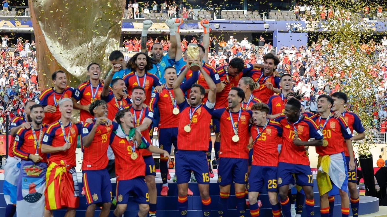 Com gol na prorrogação, Espanha é bicampeã mundial Com gol na prorrogação, Espanha é bicampeã mundial