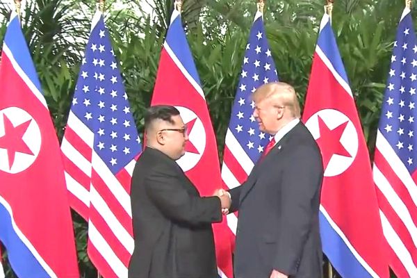Especialistas olham com cautela encontro entre Trump e Kim Jong-un Especialistas olham com cautela encontro entre Trump e Kim Jong-un