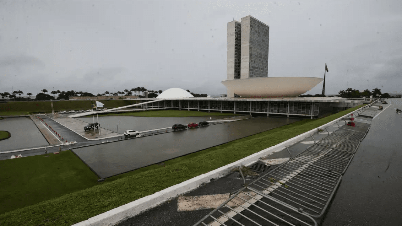 PoderData: mais de 40% reprovam Câmara, Senado e STF