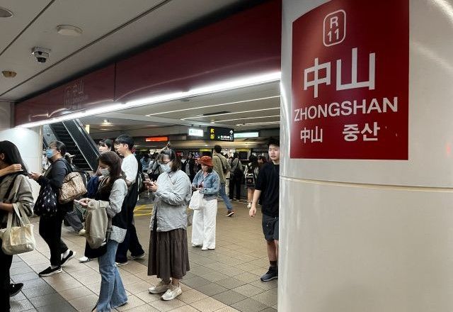 Estação de Zhongshan após ataque com faca em Taipé | 19/12/2025/Reuters/Ann Wang