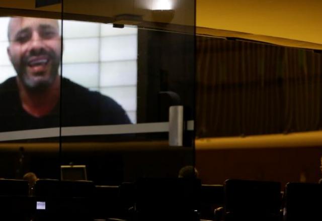 Daniel Silveira no telão do plenário, falando por videoconferência. Deputado foi preso após postar vídeo com ataques às instituições democráticas. Foto: Dida Sampaio/Estadão Conteúdo