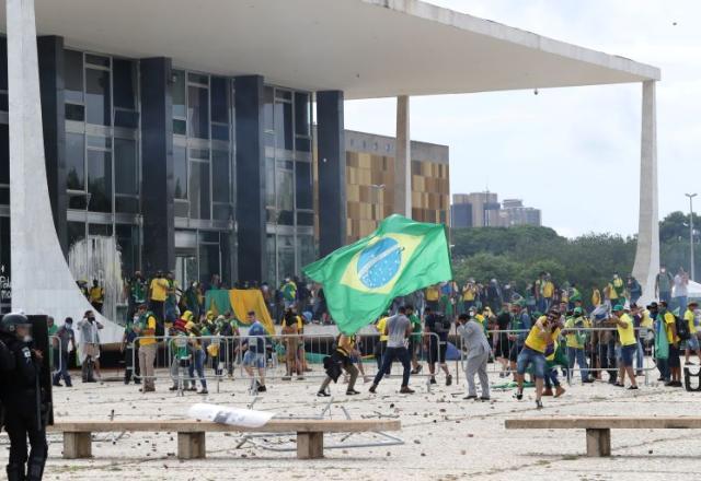 Golpistas próximo ao prédio do Supremo Tribunal Federal (Wilton Junior/Estadão Conteúdo)