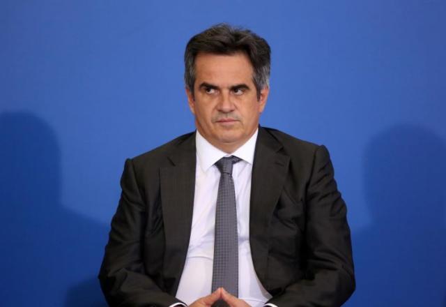 PF investiga R$ 14 milhões enviados de fundo da Refit a empresa de família de Ciro Nogueira PF investiga R$ 14 milhões enviados de fundo da Refit a empresa de família de Ciro Nogueira