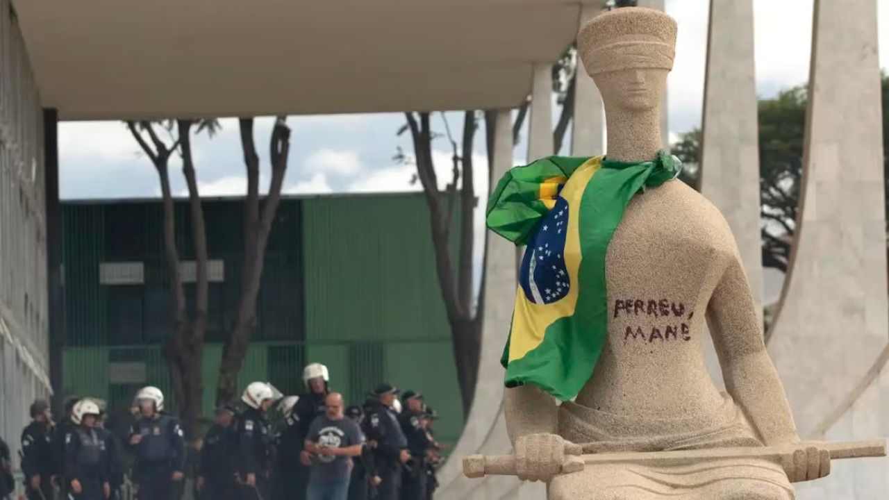 PGR se manifesta a favor de semiaberto a "Débora do Batom" PGR se manifesta a favor de semiaberto a "Débora do Batom"