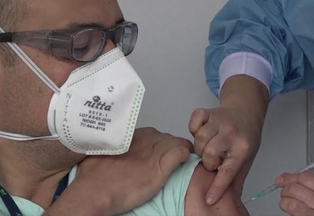 Estudo sugere vacina em dose única para pessoas que tiveram covid-19