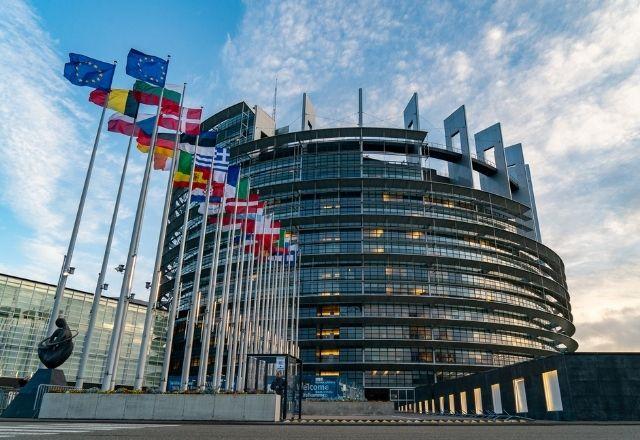 Deputado categorizando a ilha como um tesouro que precisa ser protegido | Reprodução/European Parliament