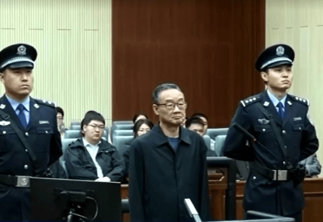 Ex-ministro da Agricultura da China é condenado à morte com suspensão condicional em caso de suborno