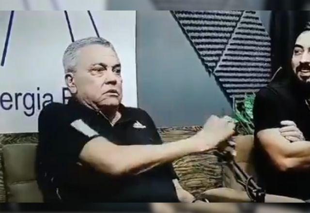 Paulo Carneiro, ex-presidente do Vitória e ex-deputado estadual, quando descobre que a entrevista estava ao-vivo | Reprodução/Zona Mista
