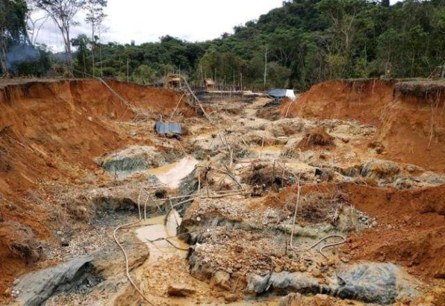 om drones, pesquisadores filmaram uma área de 15 mil metros quadrados sendo preparada para a expansão da atividade garimpeira | Divulgação/Exército
