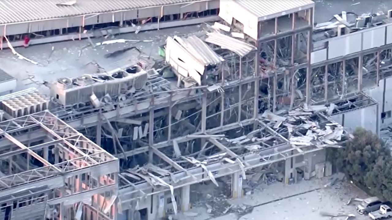 Terremoto provoca explosão em shopping no Japão; veja vídeos