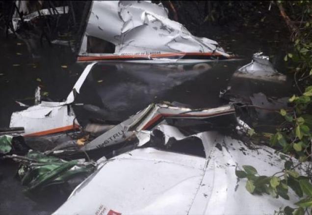 Destroços da aeronave no acidente que matou o cantor Gustavo Diniz. Foto: Reprodução/FAB
