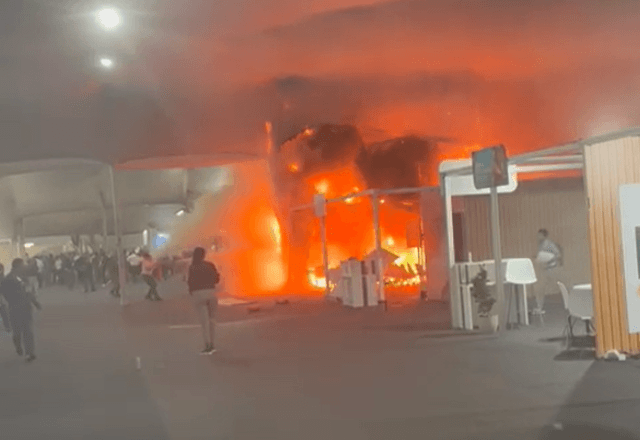 VÍDEO: Incêndio destrói parte de pavilhão da COP30 em Belém VÍDEO: Incêndio destrói parte de pavilhão da COP30 em Belém