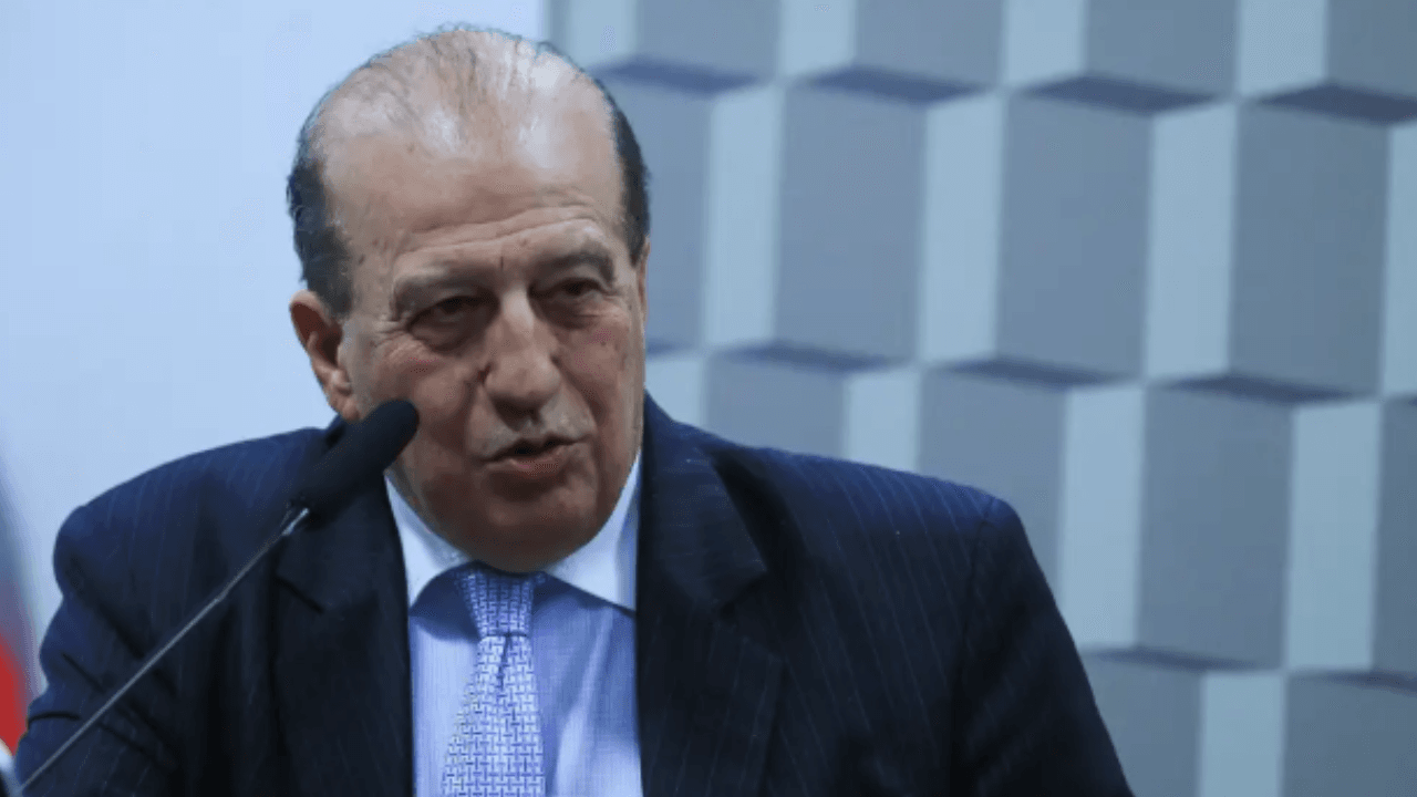 Ministro do TCU decide se aposentar e abre disputa na Câmara Ministro do TCU decide se aposentar e abre disputa na Câmara