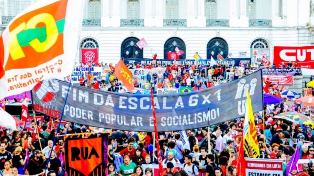 PL propõe jornada 4 por 3 e desafia o governo PL propõe jornada 4 por 3 e desafia o governo