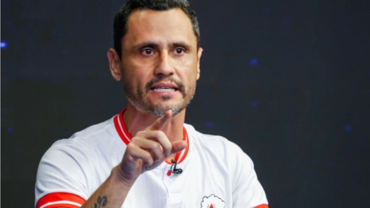 TRE-MG libera Cleitinho a usar camisa de futebol na campanha