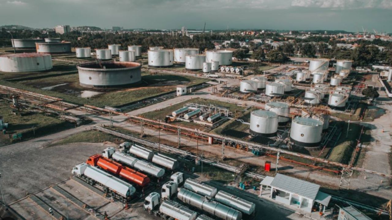 Justiça decreta falência da Refit após mais de 10 anos Justiça decreta falência da Refit após mais de 10 anos