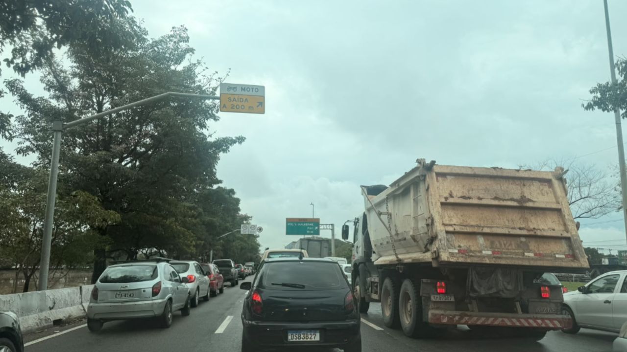 Trânsito na marginal Tietê na tarde deste sábado (12) | SBT