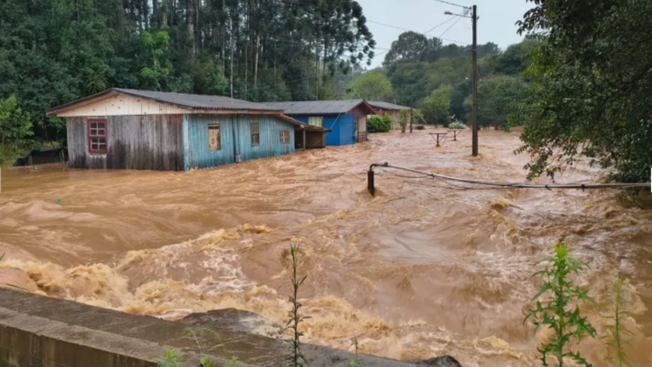Municípios decretam emergência por causa da chuva em SC | Defesa Civil SC