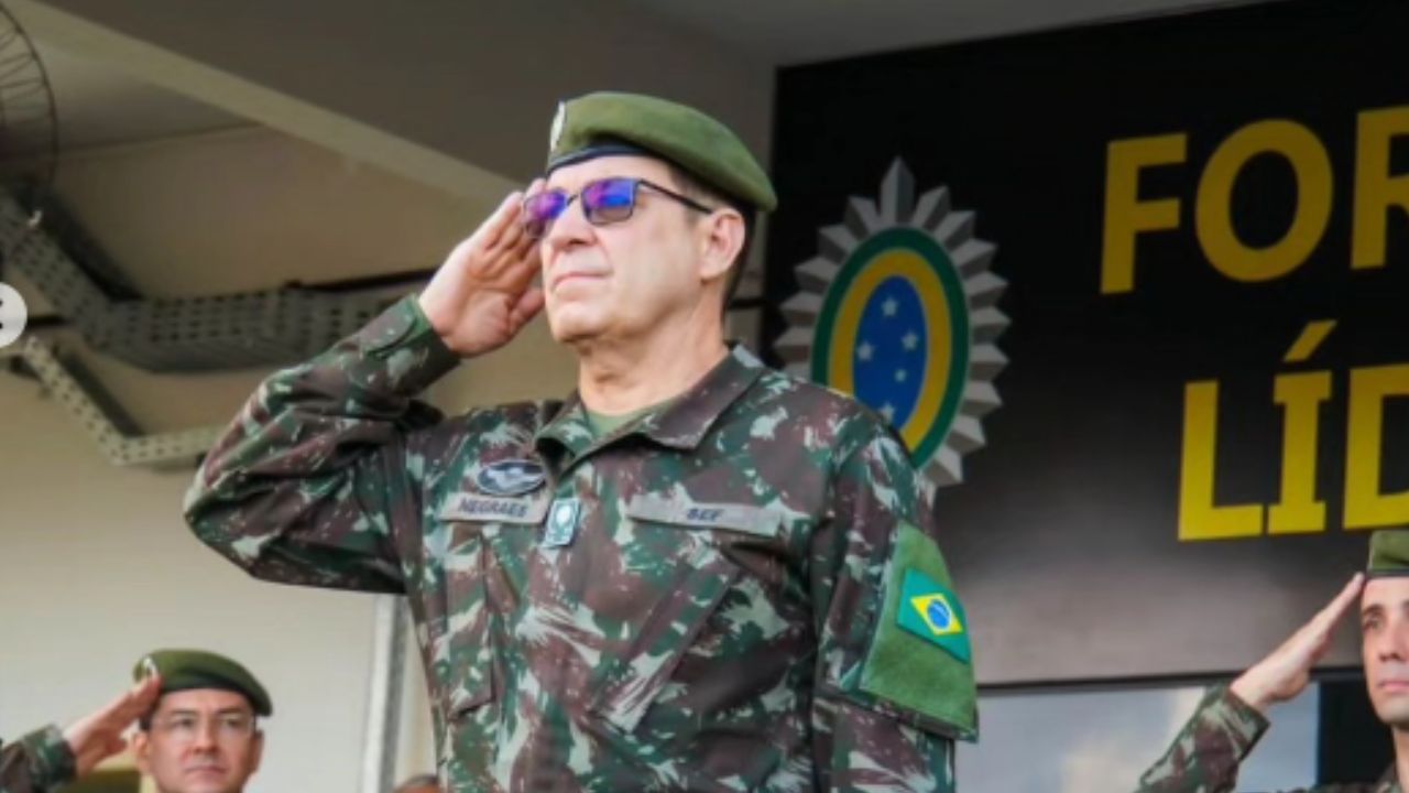 Filho de general conduz buscas da PF contra Bolsonaro Filho de general conduz buscas da PF contra Bolsonaro