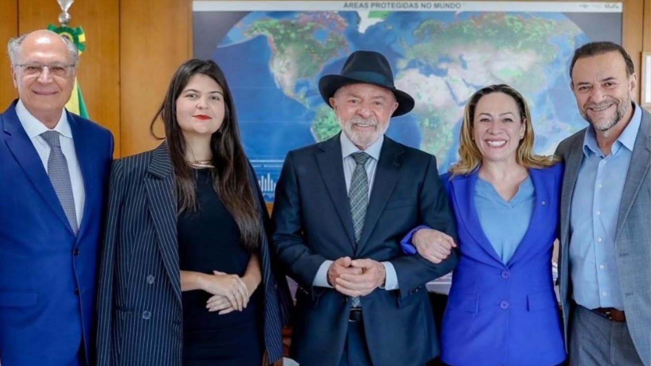 Lula convida ex-delegada e evangélica para chapa em Goiás Lula convida ex-delegada e evangélica para chapa em Goiás