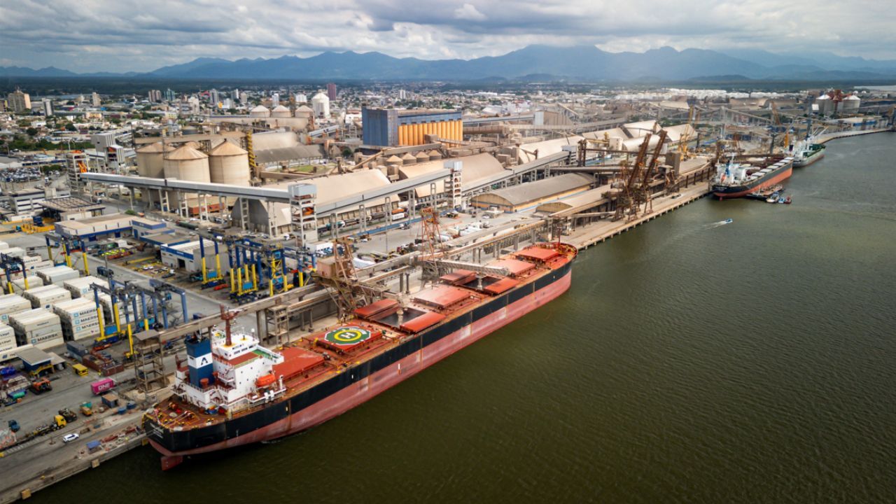 Imagem da notícia: Balança comercial registra superávit de US$ 7,8 bi em maio Imagem da notícia: Balança comercial registra superávit de US$ 7,8 bi em maio